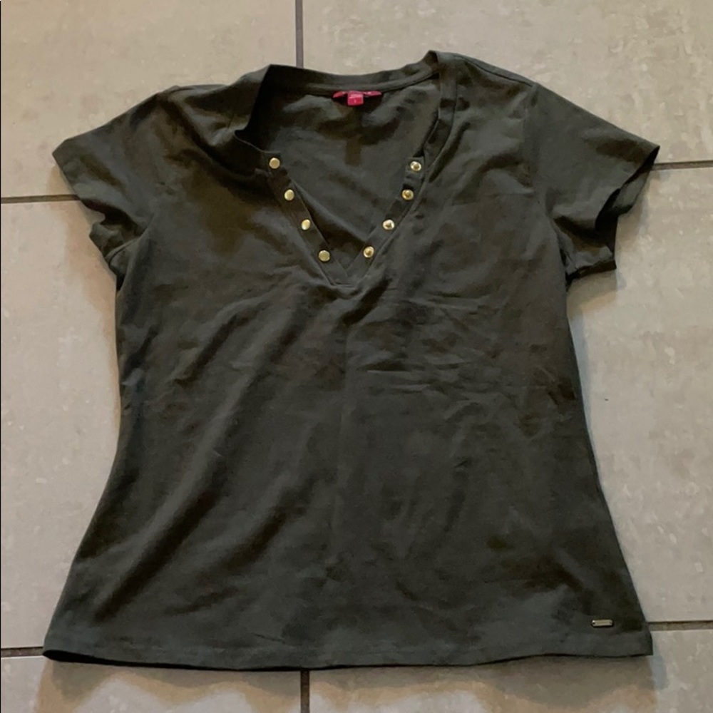 green button guess top